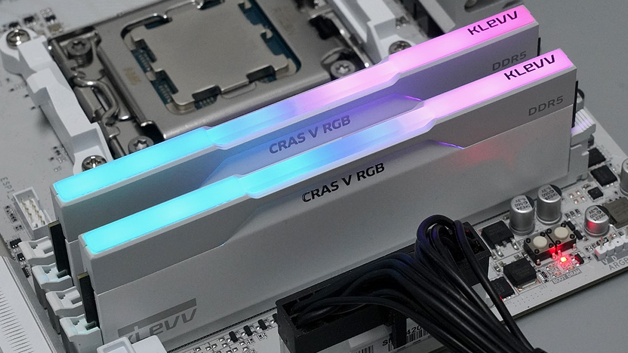 ESSENCORE KLEVV DDR5-6000 CL30 CRAS V RGB WHITE 서린 32GB(16Gx2) 메모리