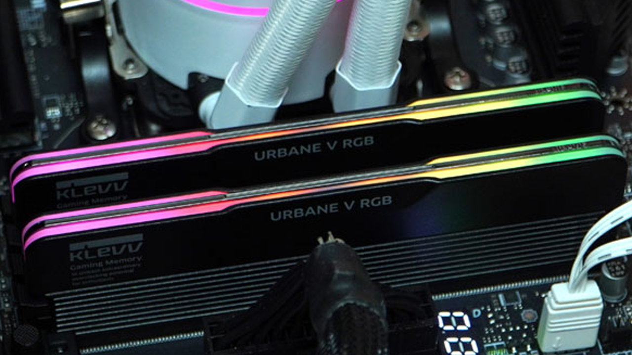 튜닝과 스윗스팟 이상 성능을 지향 ESSENCORE KLEVV DDR5-6000 CL28 URBANE V RGB 블랙 패키지 서린