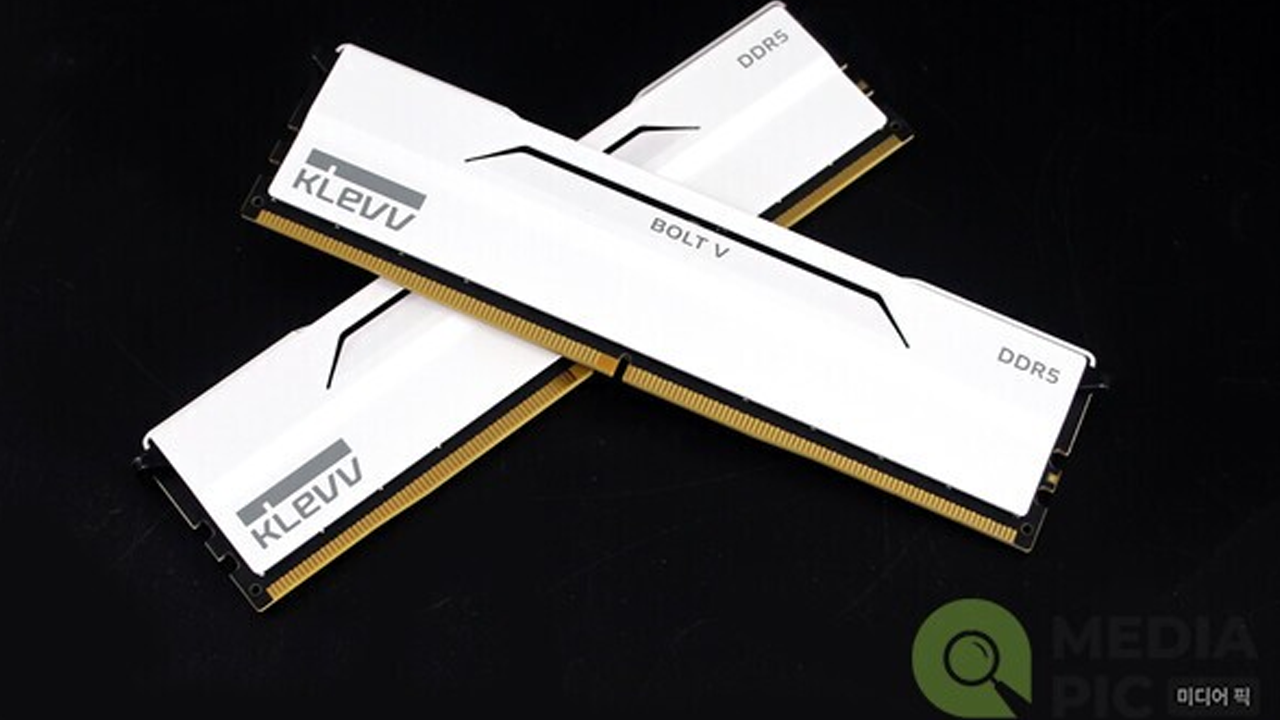 고성능 AMD 시스템을 위한 화이트 메모리 'ESSENCORE KLEVV DDR5-6400 CL32 BOLT V WHITE AMD 패키지 서린'